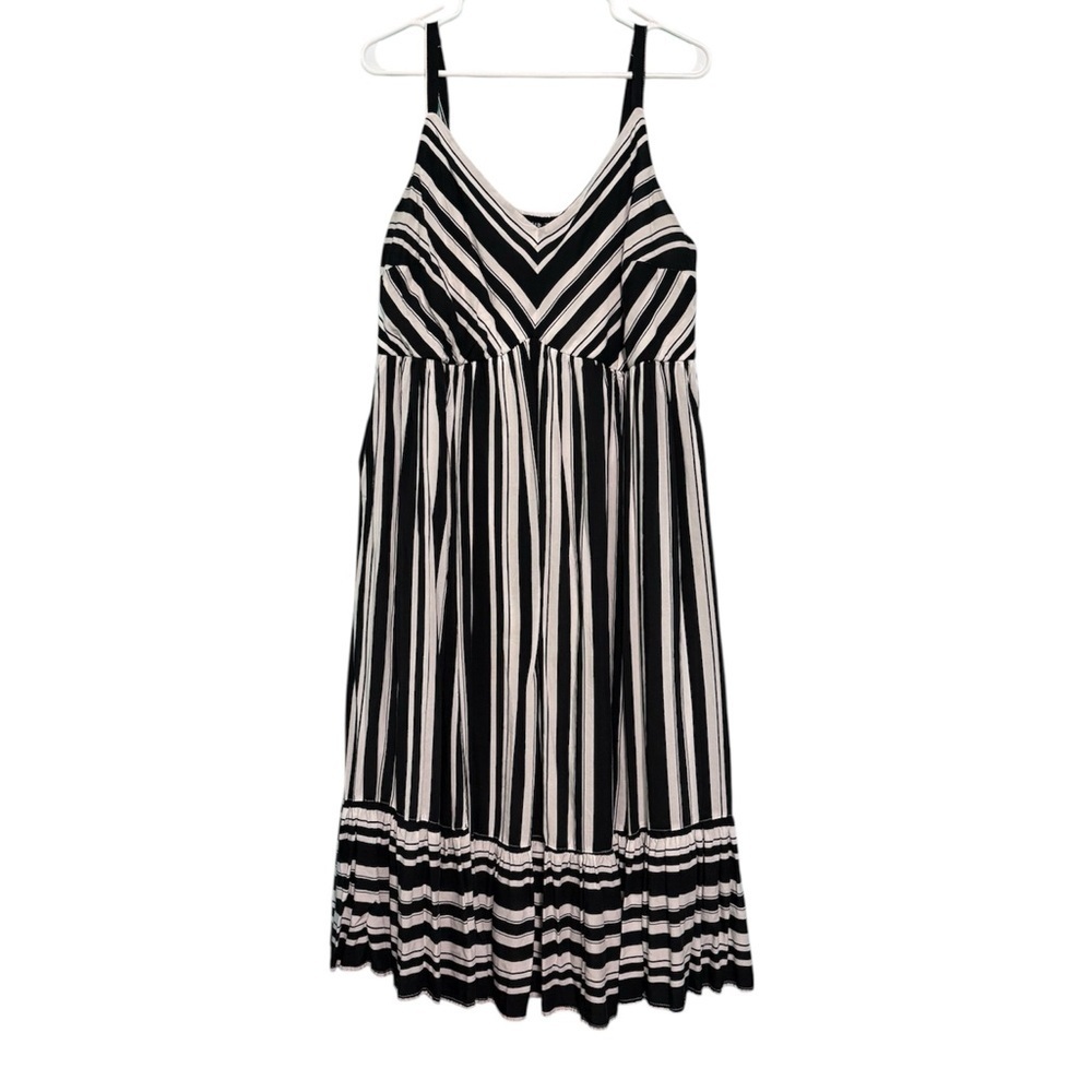 Torrid Black & White Striped Challis Midi Dress
Size 1 - Picture 3 of 7